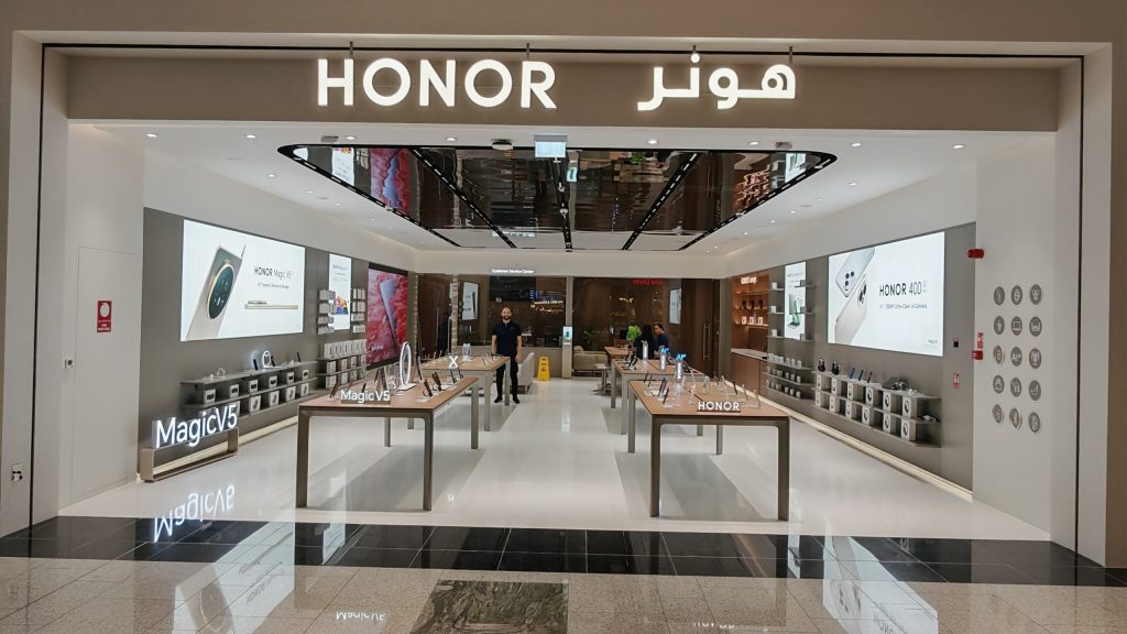 تعلن HONOR عن افتتاح متجر تجربة جديد في ريم مول بأبوظبي في 29 أغسطس
