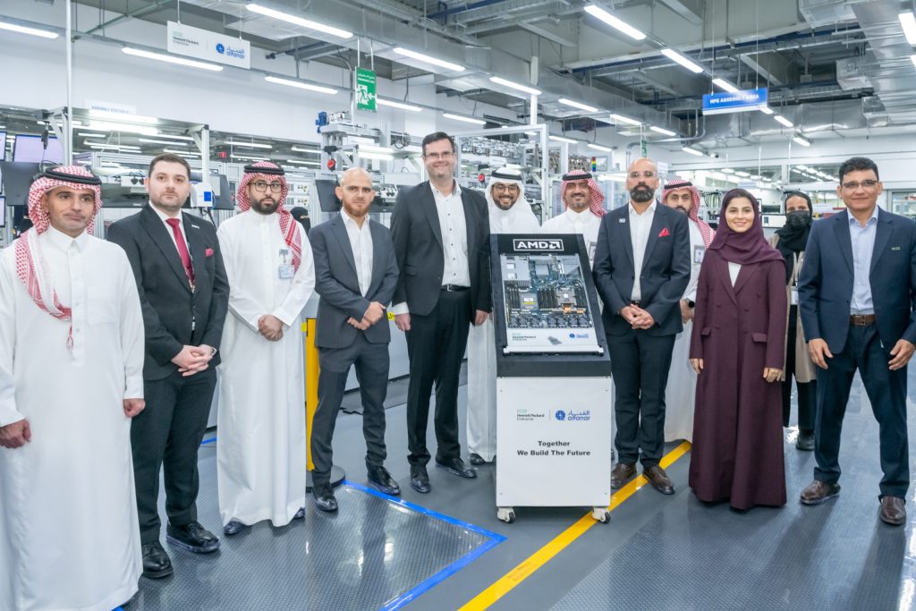 أتش بي إي وإي إم دي بالتعاون مع الفنار تحتفلان بإطلاق خوادم صناعة سعودية