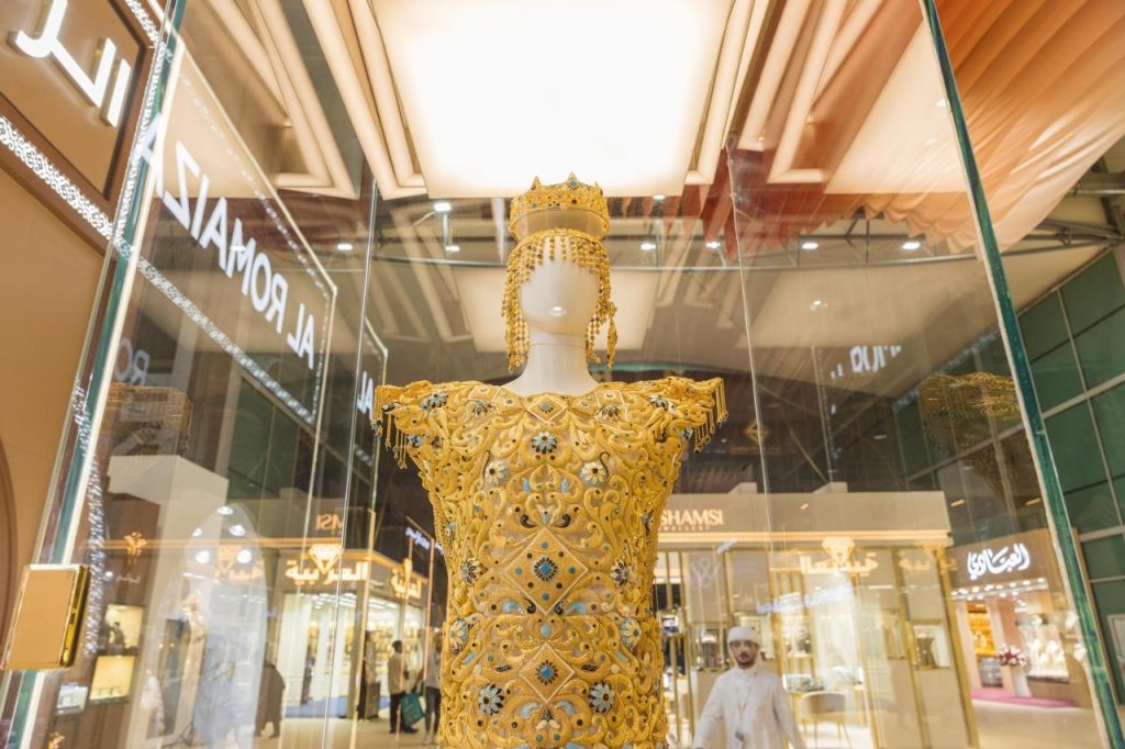 "Dubai Dress" by "Al Romaizan" Enters Guinness World Records for Heaviest Gold Dress