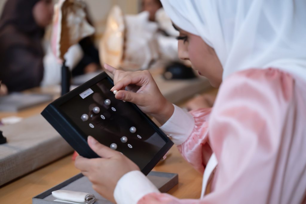 "دبي للثقافة" تختتم النسخة الثانية من برنامج "ورشة المواهب" في باريس